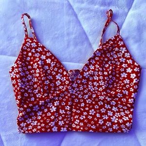 RED FLORAL V-DOWN CROPPED SHIRT